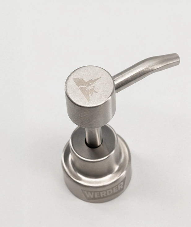Metallventil mit Logo und Aufschrift WERDER