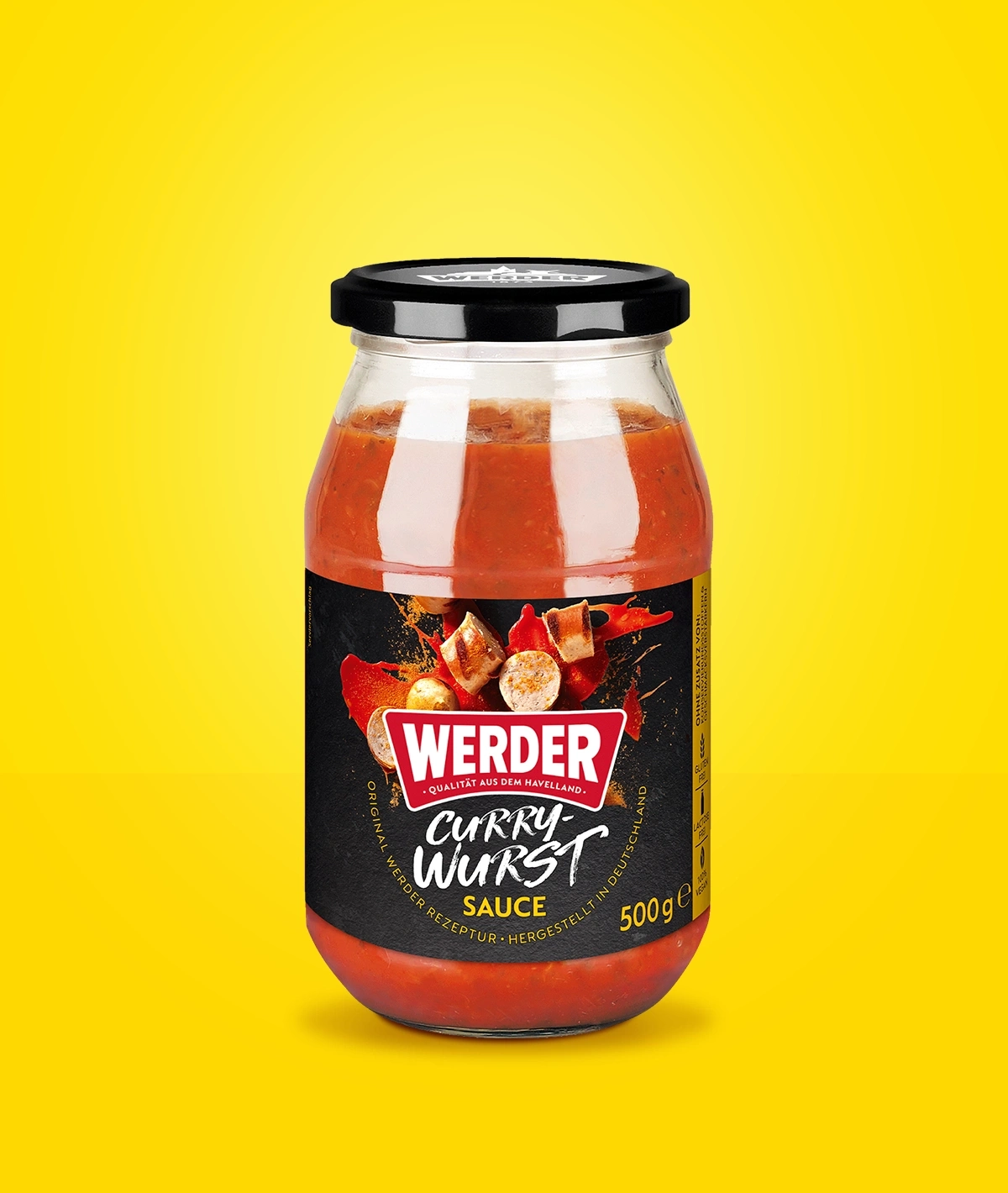 Werder Curry Wurst Sauce im Glas mit gelbem Hintergrund.